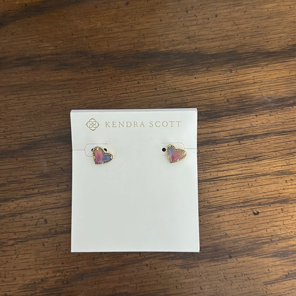 Kendra Scott stud earrings NEW!!!